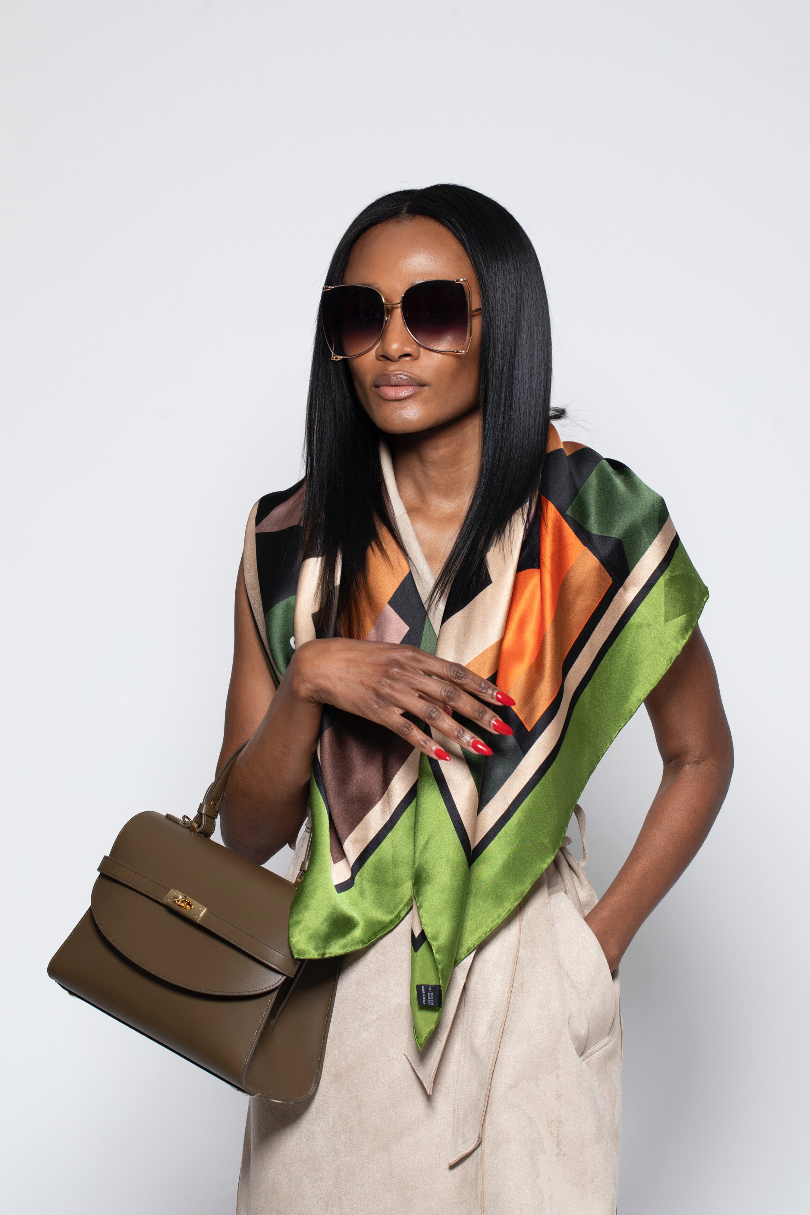 Classic New Yorker Bag in Harlem Truffle - Gold Hardware