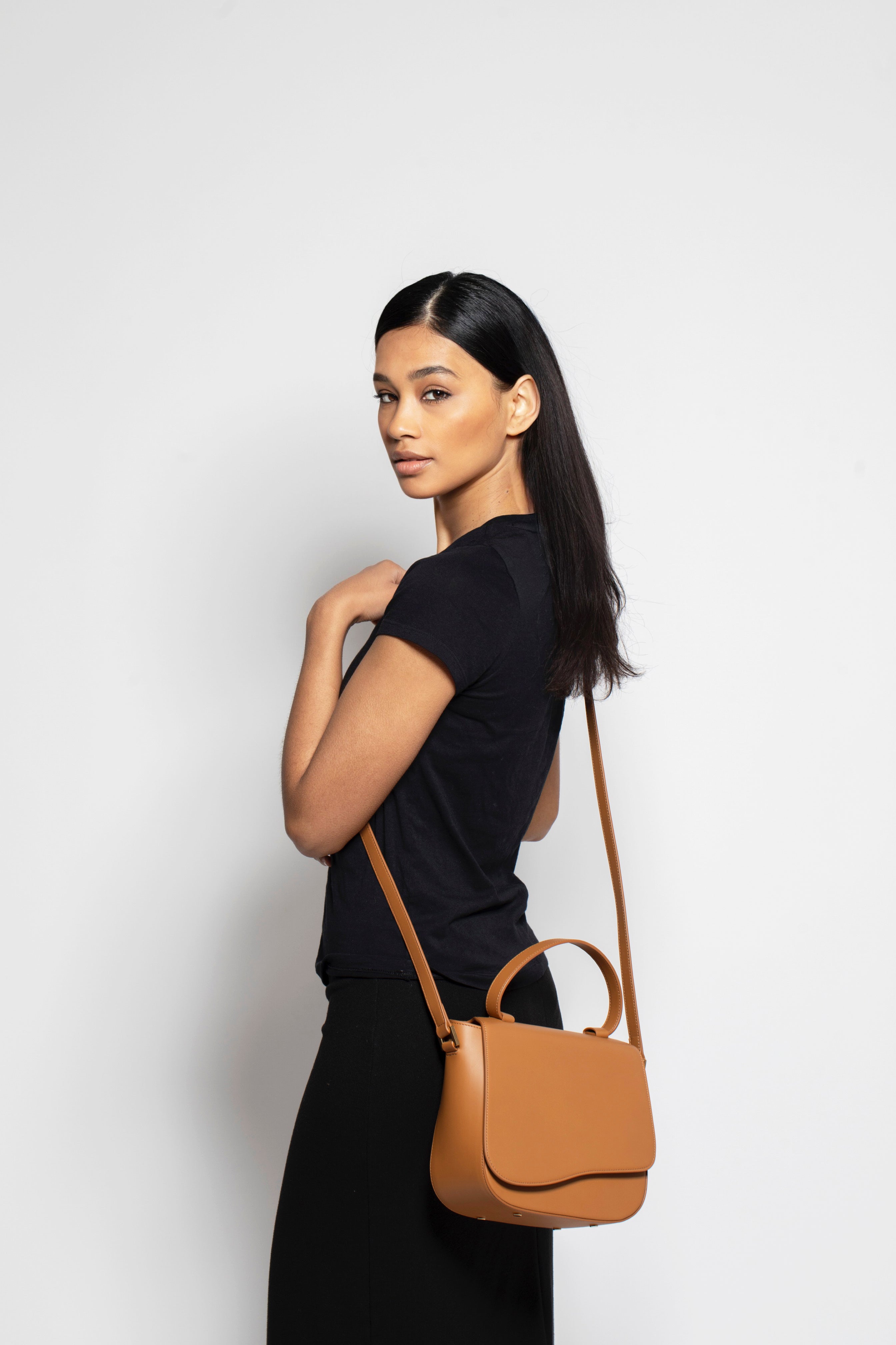 Milan Crossbody Leather Bag in Camel