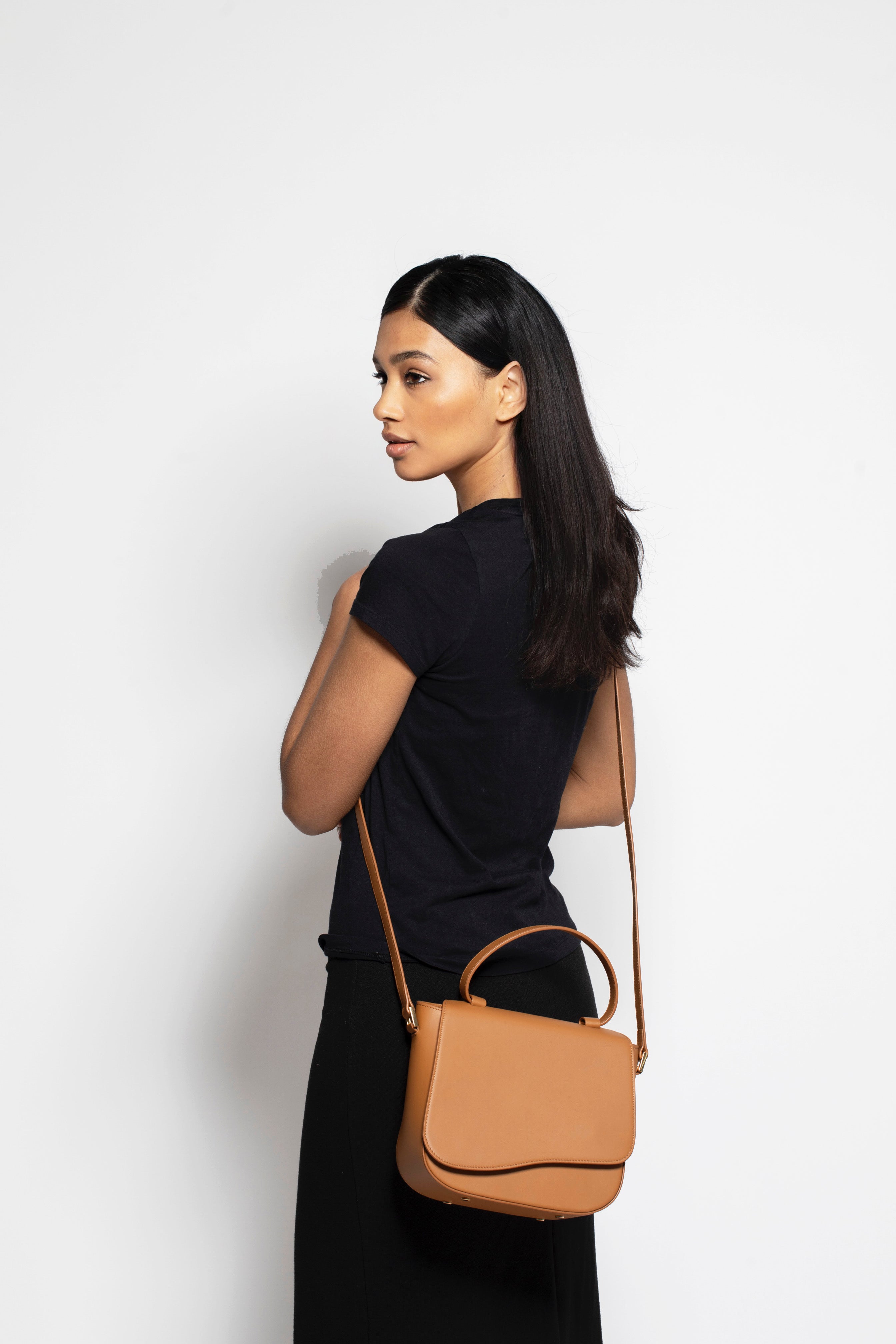 Milan Crossbody Leather Bag in Camel