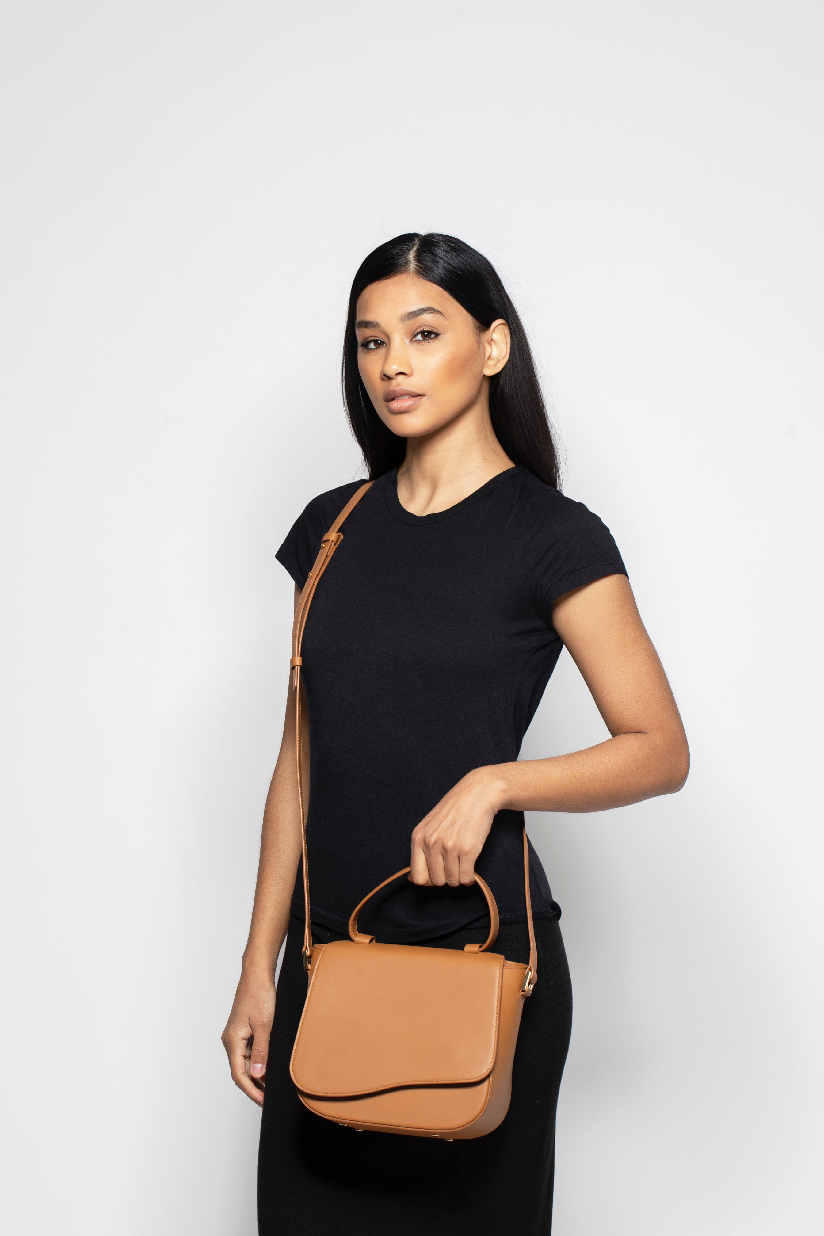 Milan Crossbody Leather Bag in Camel