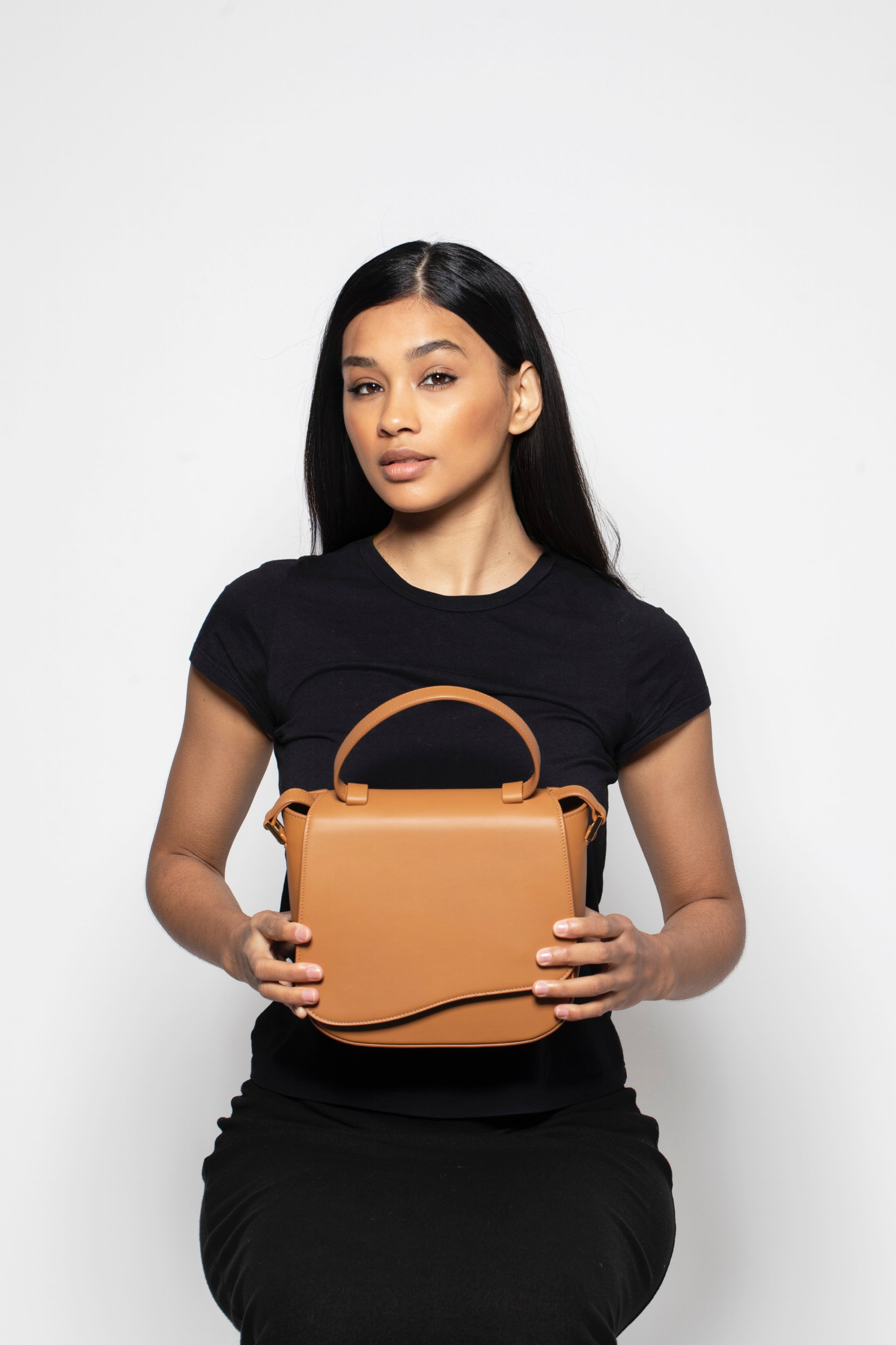 Milan Crossbody Leather Bag in Camel