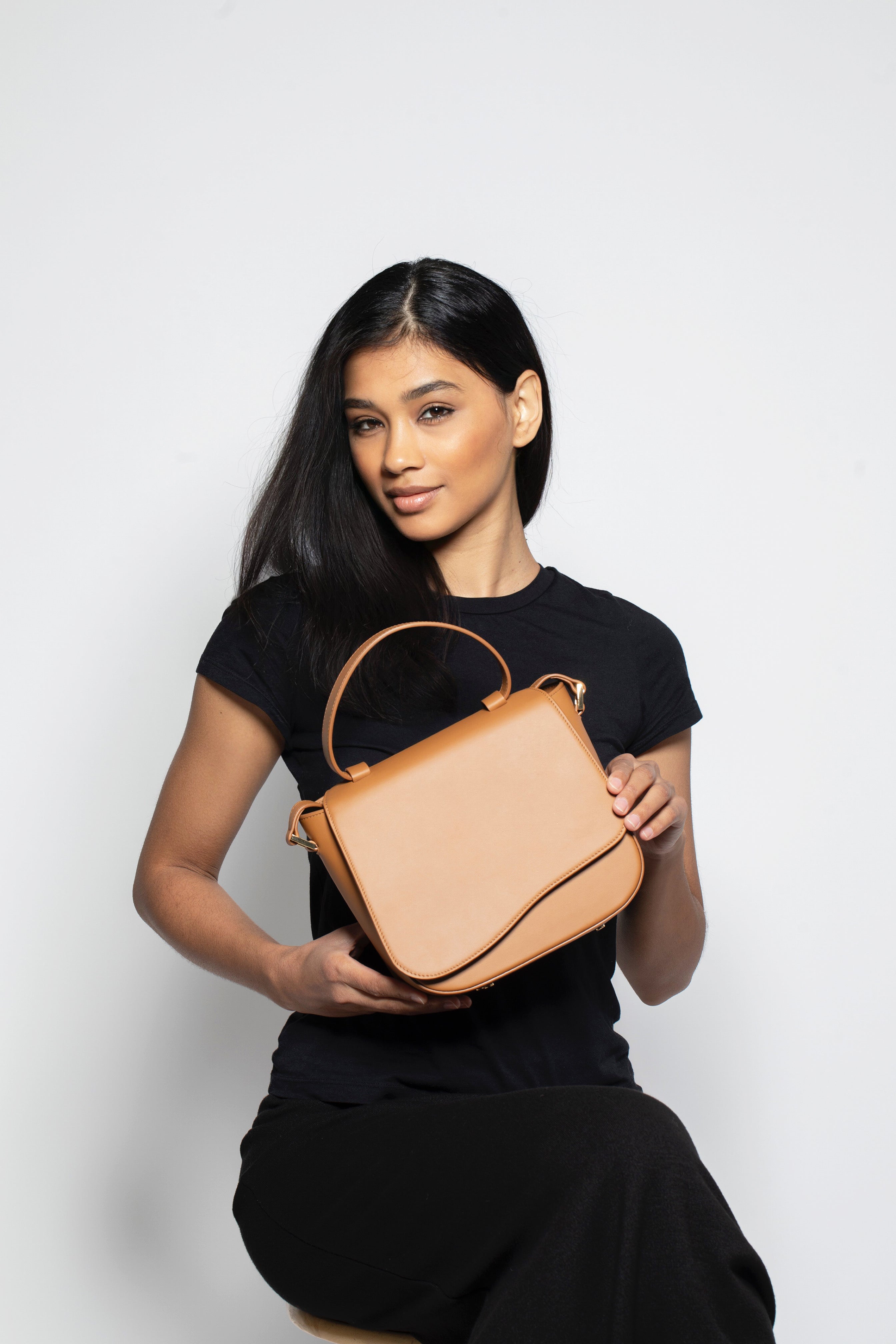 Milan Crossbody Leather Bag in Camel