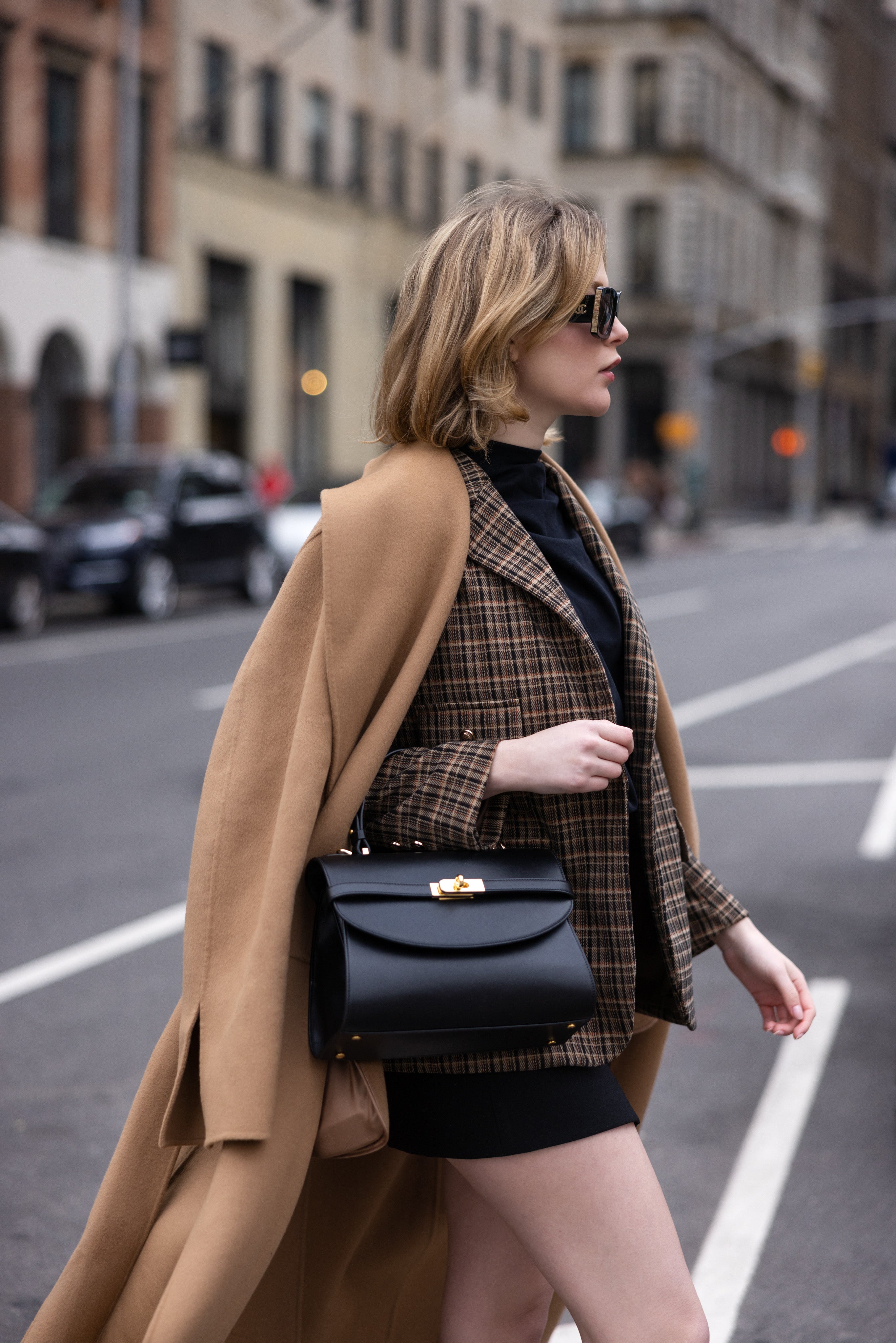 Classic New Yorker Bag in Astoria Noir Black - Gold Hardware